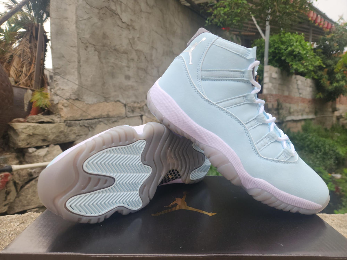 Air Jordan 11 Retro 'Legend Blue' 2024