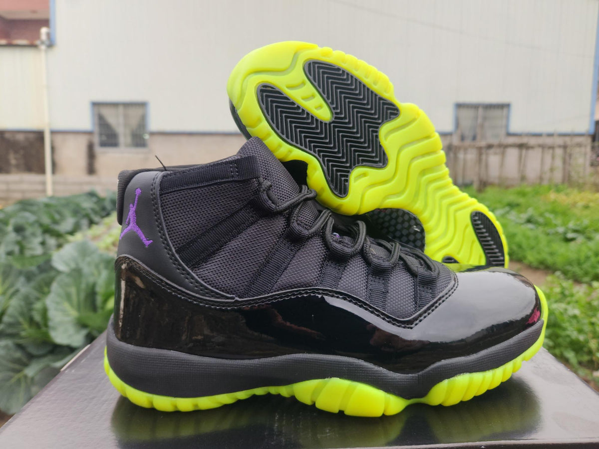 Air Jordan 11 Retro Black & Green Sneaker