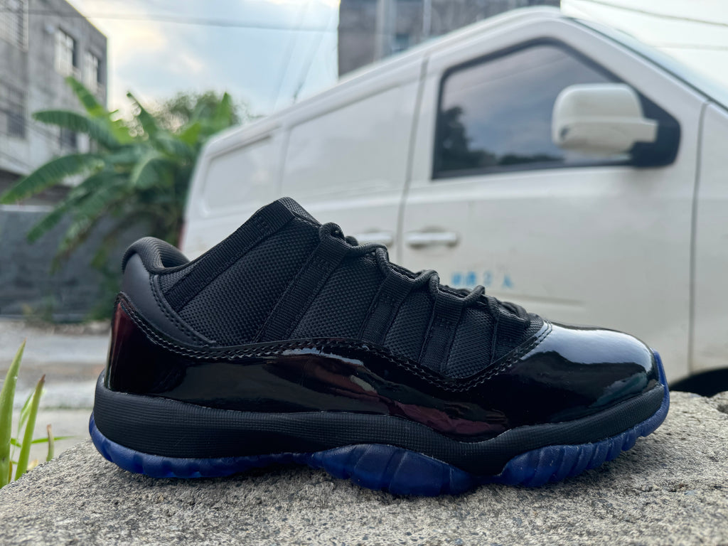 Air Jordan 11 Retro – Black/Gamma Blue
